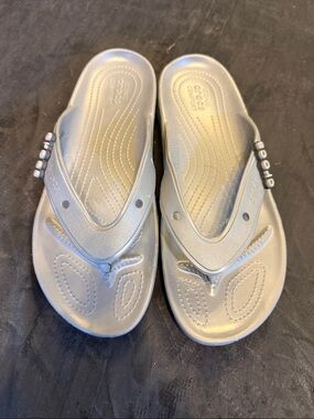 CROCS Metallic Silver Women's Flip Flop Sandals NWOT